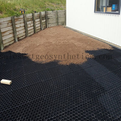 Stabiliseren van grind met geocell 330mm-1000mm Lassafstand en getextuurd oppervlak