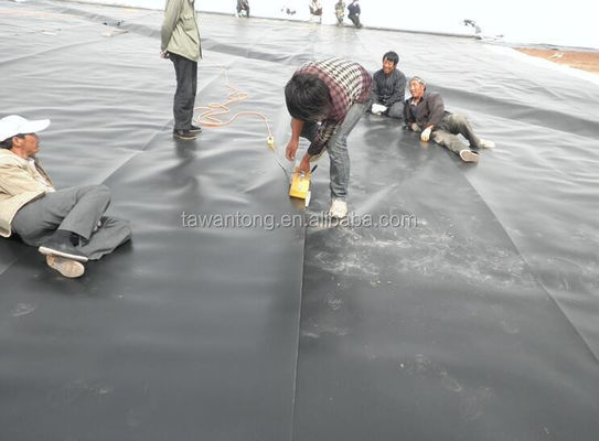 Geomembranen voor vissentank 2 mm zwart waterdicht HDPE-plastic Installatie ter plaatse