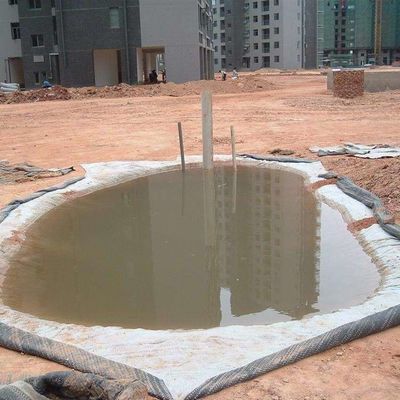 Traditioneel ontwerp Natriumbentoniet Geosynthetische klei Liner GCL met HDPE Geomembrane 1m-6m Breedte