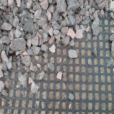 Chinese stijl 50/50 kn Geogrid glasvezel bitumen bedekt voor asfaltovertrek versterking