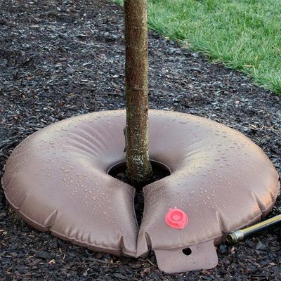 Een handige oplossing voor het irrigeren van bomen PVC-druppelverwateringspak voor nieuw geplantte bomen