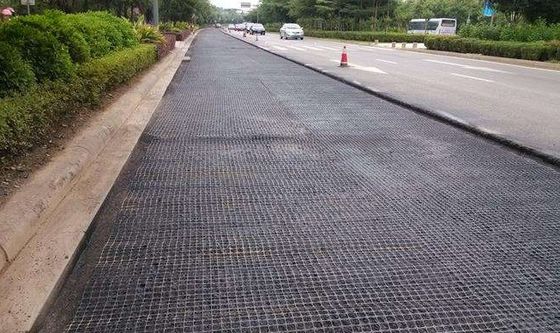 Bitumencoating Padverbindingsmateriaal Geogrid van glasvezel met maasgrootte 12,7*12,7 mm