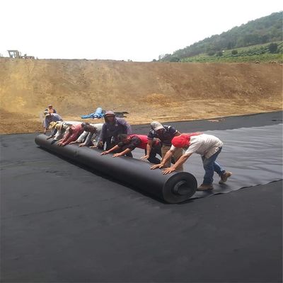 Installatie ter plaatse van ASTM-standaard gladde HDPE-geomembrane zwembadpoelliner