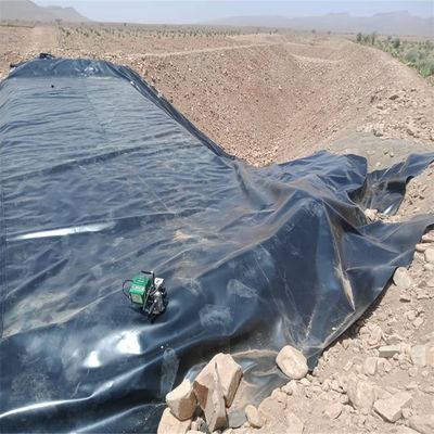 Installatie ter plaatse van ASTM-standaard gladde HDPE-geomembrane zwembadpoelliner