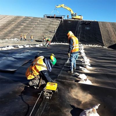 1.2mm HDPE-geomembraan voor damconstructie in Oeganda Milieuvriendelijk