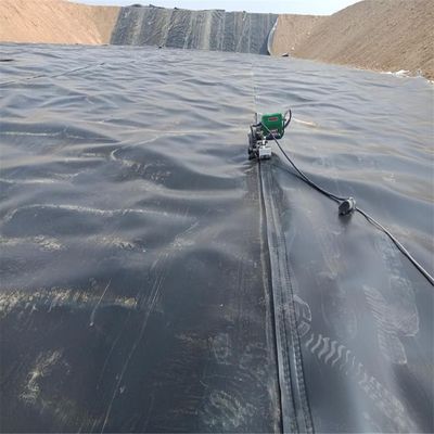 Ruwe oppervlakte HDPE Geomembrane Workshop 1,0 mm film blazen voor waterdichte dam bekleding