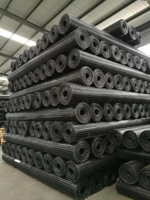 Hoge treksterkte Zwarte biaksiale geogrid voor bodemstabilisatie 30-30 kn PP-materiaal