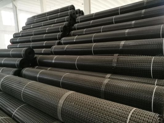 Hoge treksterkte Zwarte biaksiale geogrid voor bodemstabilisatie 30-30 kn PP-materiaal