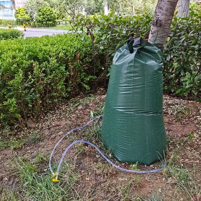 Langzaam loslaten irrigatiezak voor optimale bomenbewatering en irrigatie efficiëntie