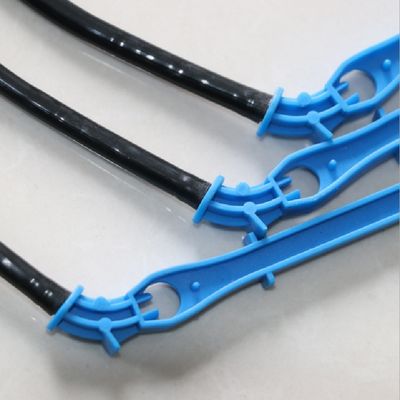 Duurzaam 4L / 8L 2 Pegs Landbouw Irrigatiesysteem met zwarte PVC-pijpdruppel