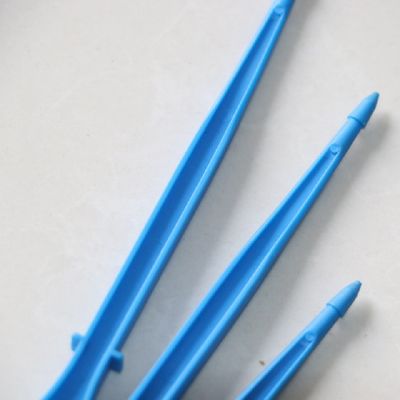Duurzaam 4L / 8L 2 Pegs Landbouw Irrigatiesysteem met zwarte PVC-pijpdruppel