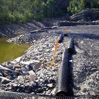 PP 3030KN Bi-axiale geogrid voor wegbouw, hellingsbescherming 12,7*12,7 mm Maasgrootte