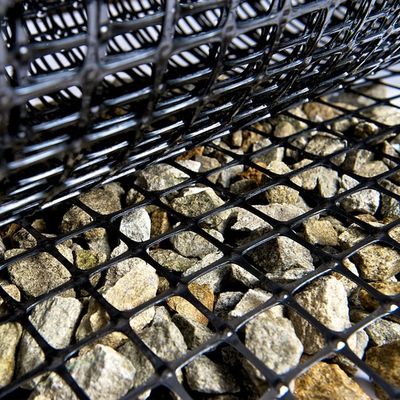Inspectie op locatie van geogrids van kunststof die worden gebruikt in betonnen graspaviljoens van 30/30 kn